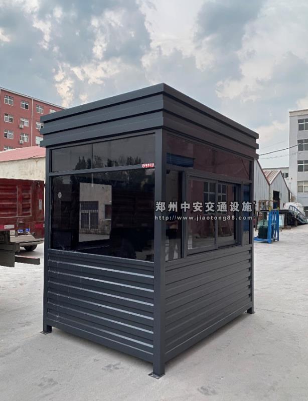 郑州东站F区停车场岗亭安装完毕